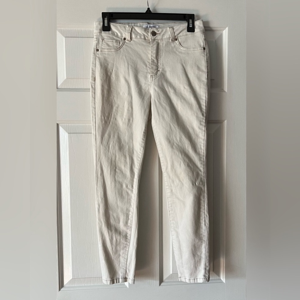 D. Jeans ladies jeans